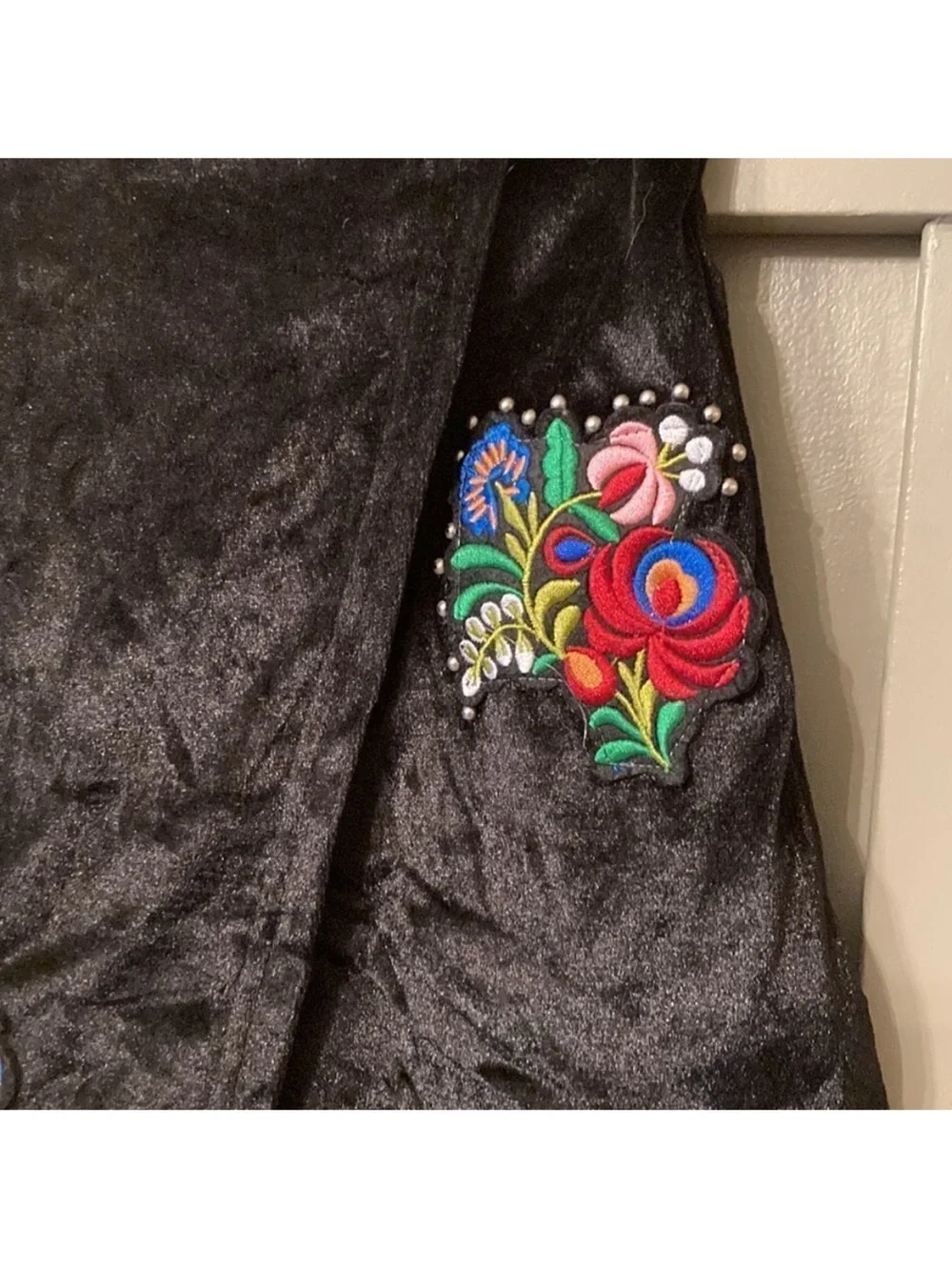 L'atiste By Amy Black Velvet Floral Embroidered Skort & Crop Top Set Size Small - Picture 11 of 15